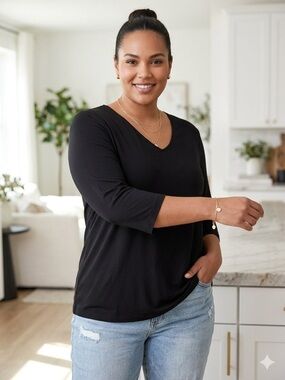 Chico's Black V-Neck Three-Quarter Sleeve Top